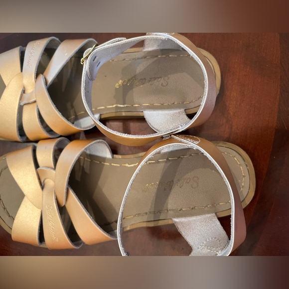 SALTWATER SANDALS Rose Gold Big Girl Original Style - Picture 6 of 8
